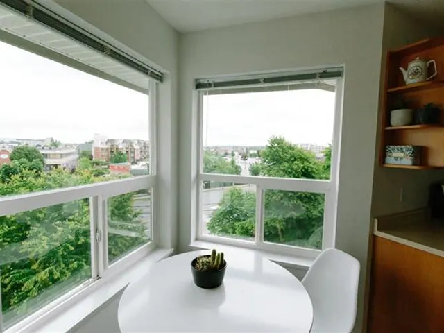 414 – 20259 Michaud Crescent