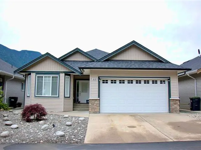 22 20118 Beacon Road